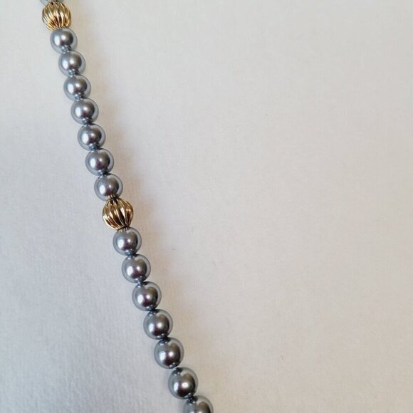 Vintage Sarah Coventry Gray Faux Pearl Necklace Gold Melon Beads Single Strand - Picture 3 of 6